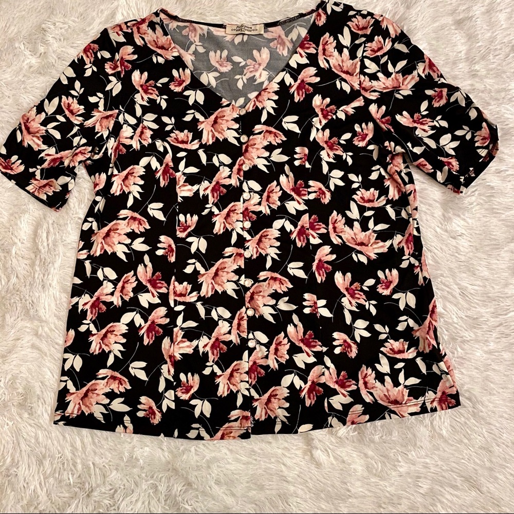 💖NEW💖 PerSeption faux pearl V-Neck Blouse